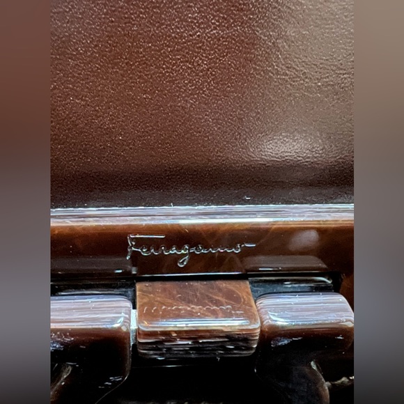 ๐FINAL๐ 1980s Vintage Ferragamo Heavy Brown Leather Shoulder Bag. - Picture 3 of 14